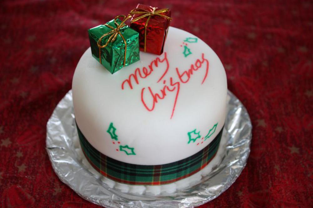 Christmas-Cake-Decoration