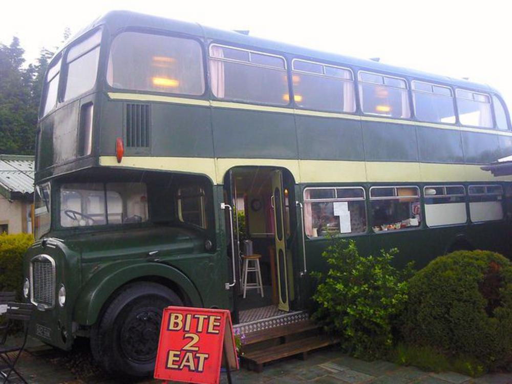 Honey-Bus-Cafe-Chain-Bridge