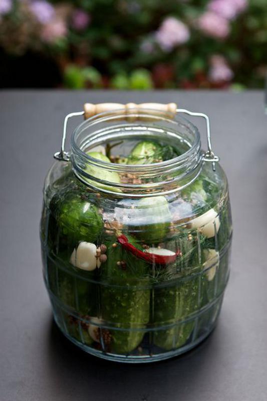 Fermenting cucumbers